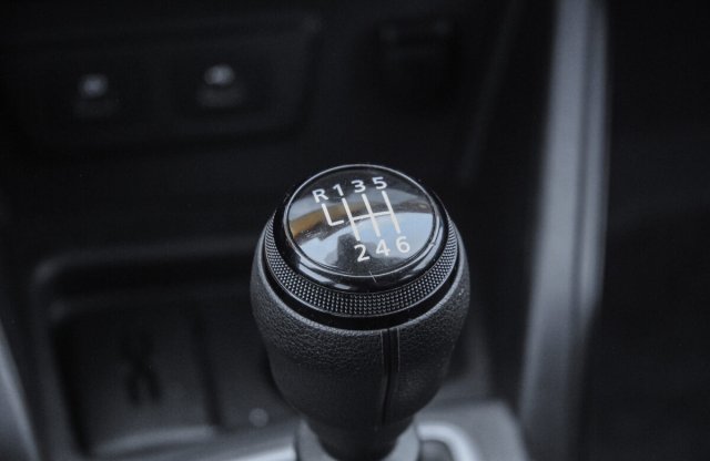 Lassan elfelejthetjük a kuplungot, eltűnőben a kéziváltós autók