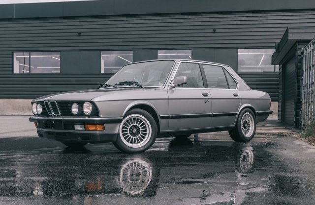 Adnál 26 millió forintot ezért a 38 éves BMW-ért?