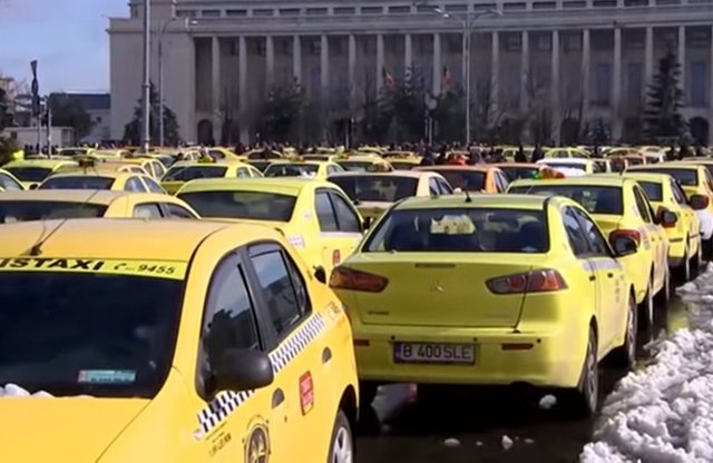 Mozgó taxisblokád az Uber miatt, ezúttal Kolozsváron