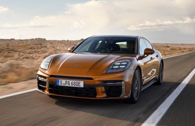 Generációváltás vagy ráncfelvarrás? Itt az új Panamera!