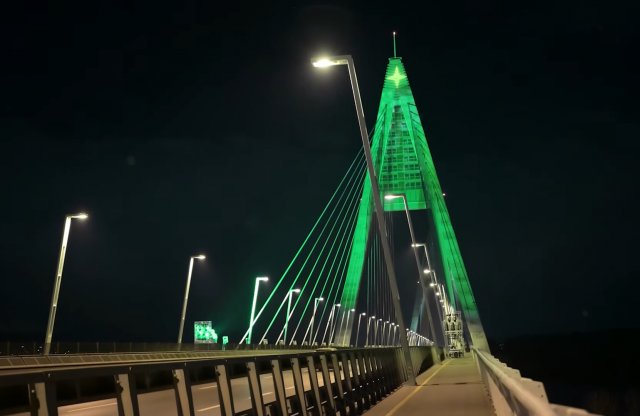 100 méteres karácsonyfává alakul idén is a Megyeri híd