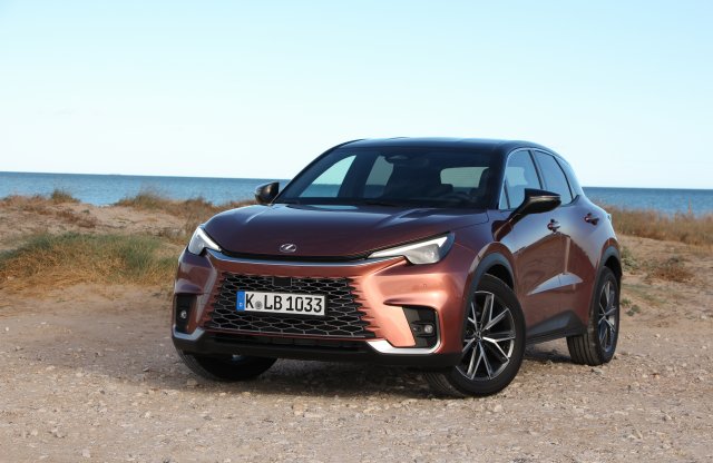 A legkisebb Lexus lesz a legnépszerűbb? Próbán az LBX!