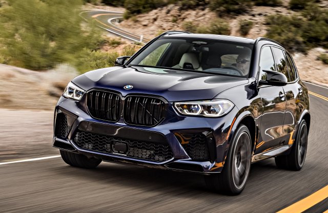 2,3 tonnával driftel, majd 289 km/órával száguld ez a BMW