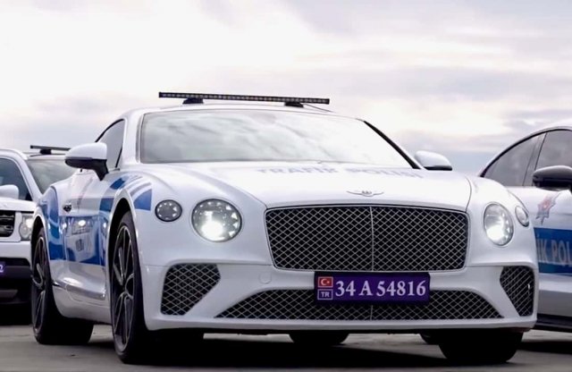 Méregdrága autókat hozott a Jézuska a török rendőrségnek