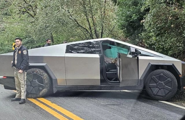 Máris lezúztak egy Cybertruckot, a Corolla sínylette meg jobban