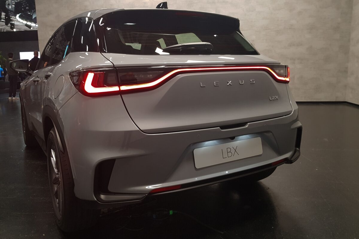 LEXUS