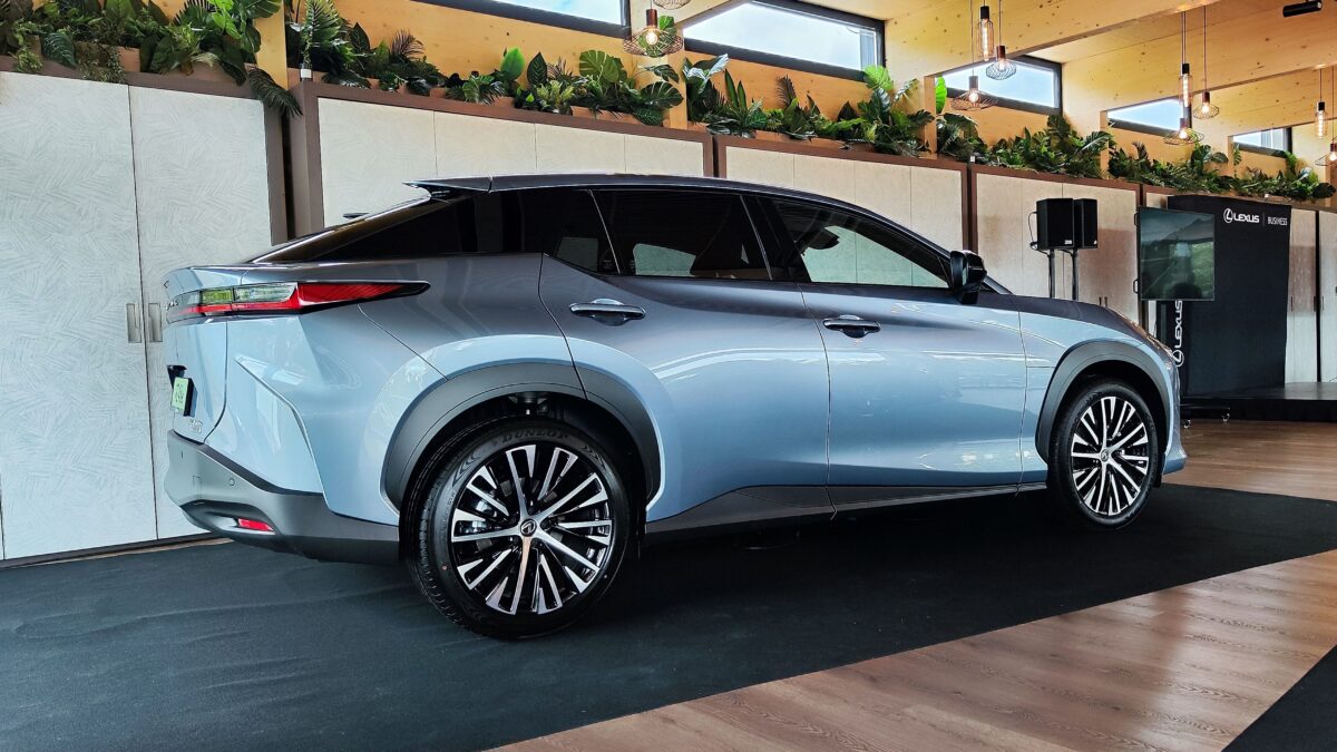 LEXUS
