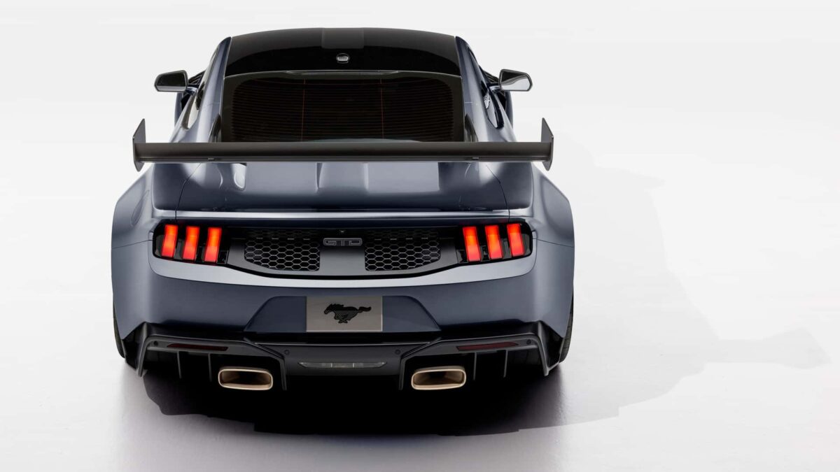 FORD MUSTANG
