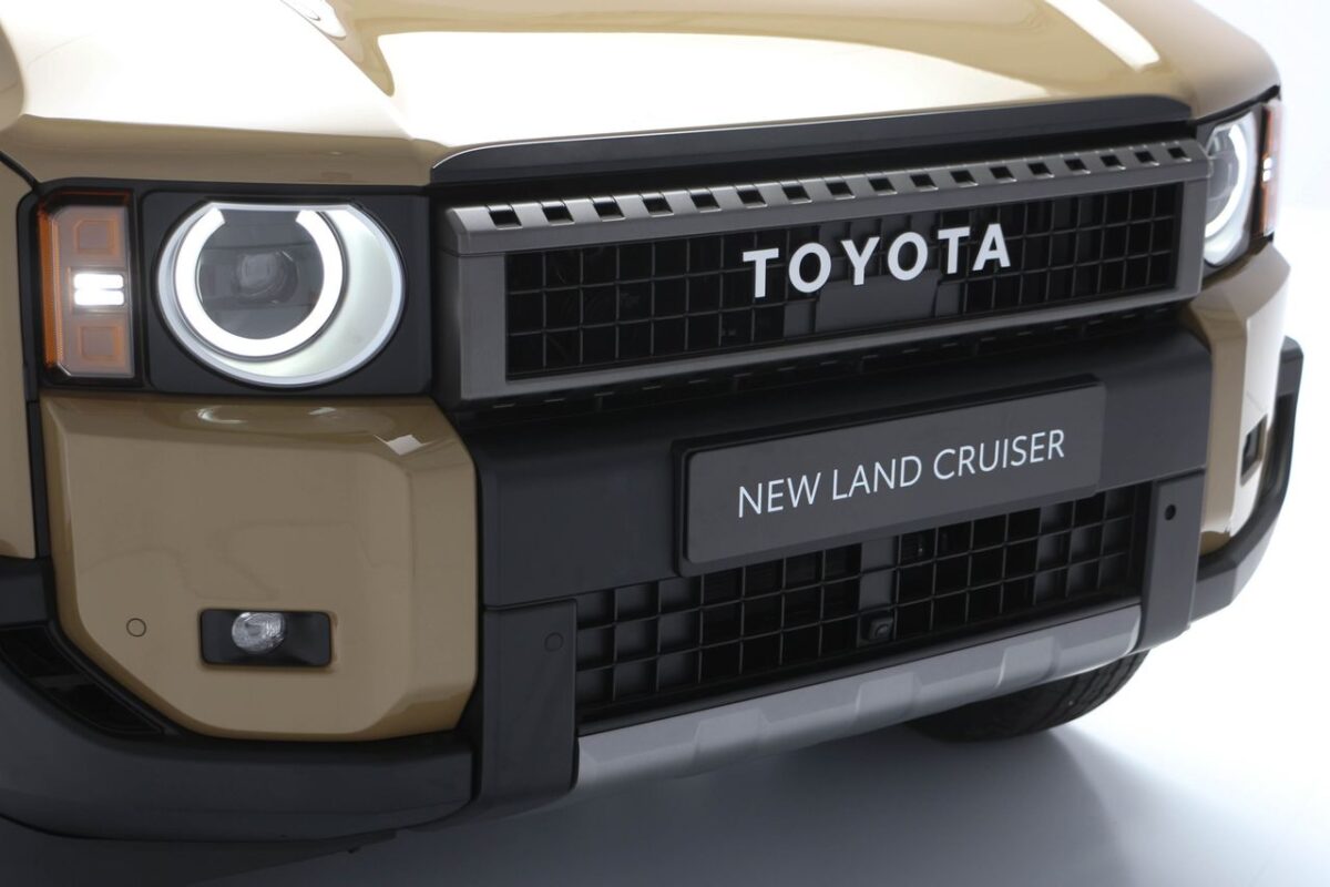 TOYOTA LAND CRUISER
