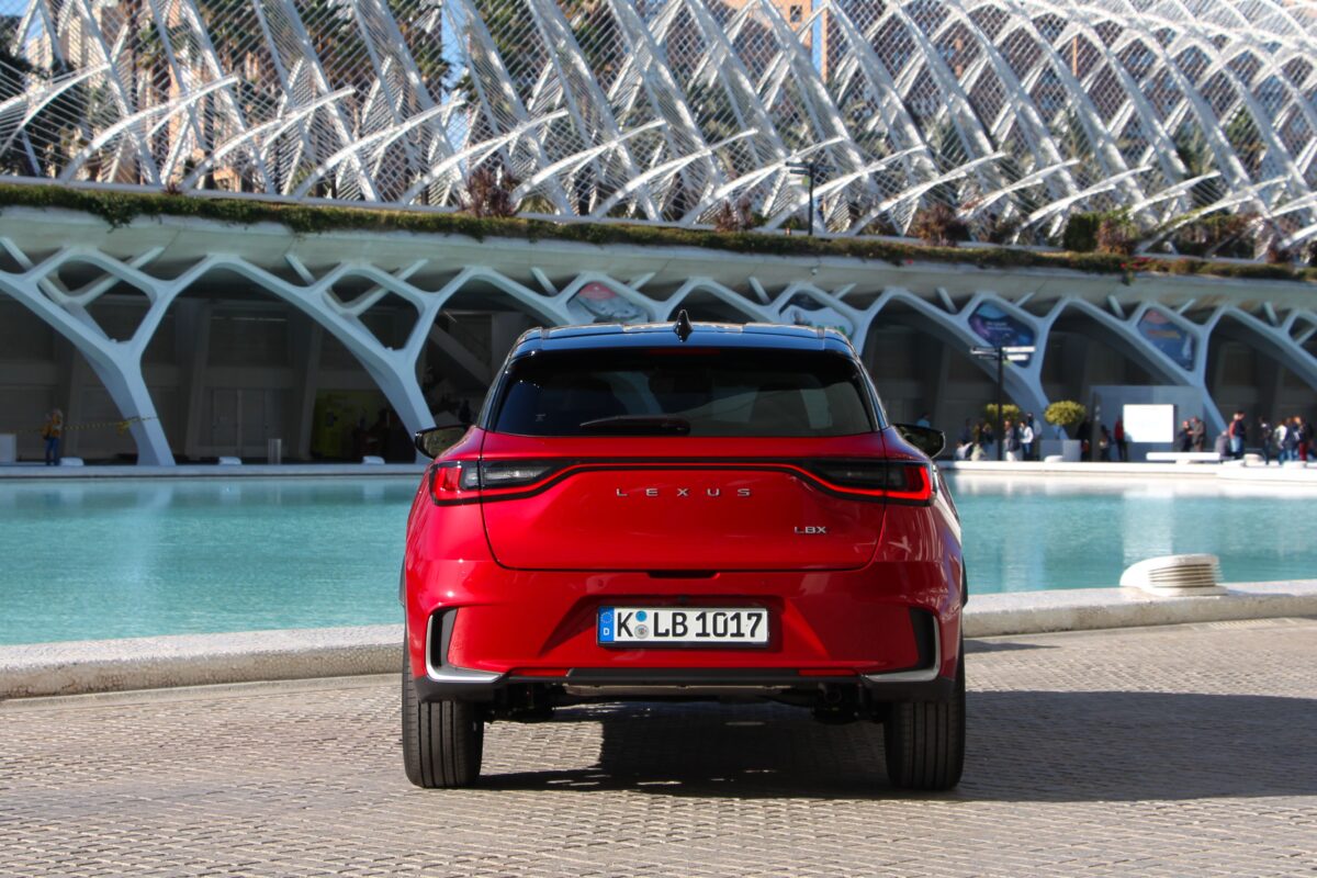 LEXUS