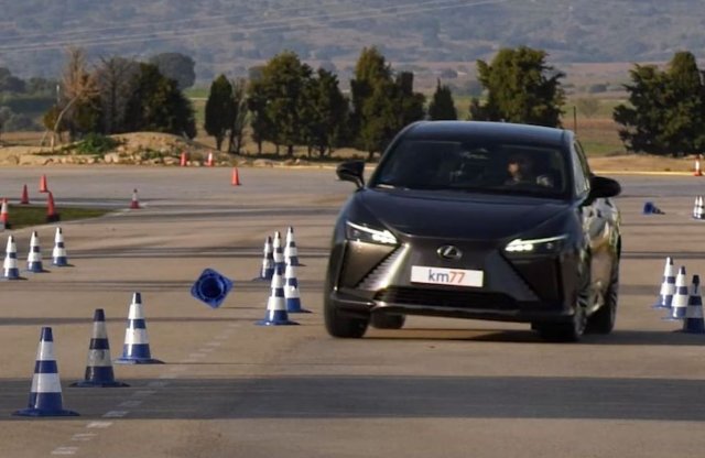 Megszenvedte a jávorszarvastesztet a Lexus RZ 450e