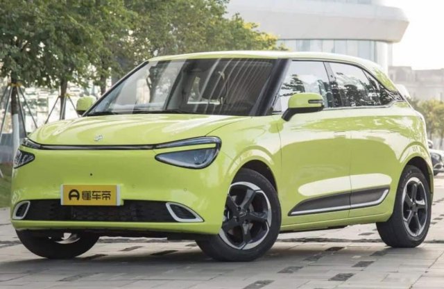 Kínában ilyen villanyautót kapsz 3,5 millió forintért!