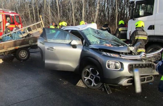 Levillogta az előtte haladót, majd három autót összetört az M0-son