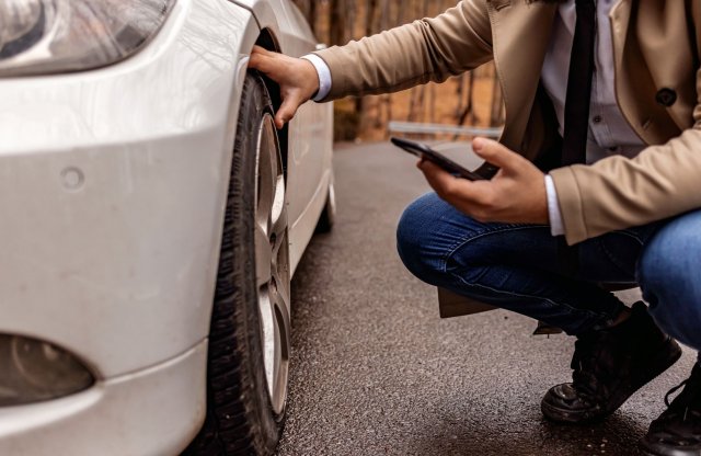 Veszélyes csak a beépített guminyomás-ellenőrzőre hagyatkozni