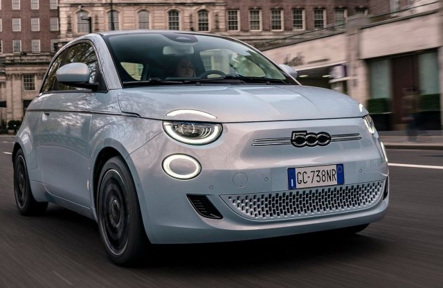 Kevés villany Fiat 500 fogy, 2000 embert pihentet a Stellantis