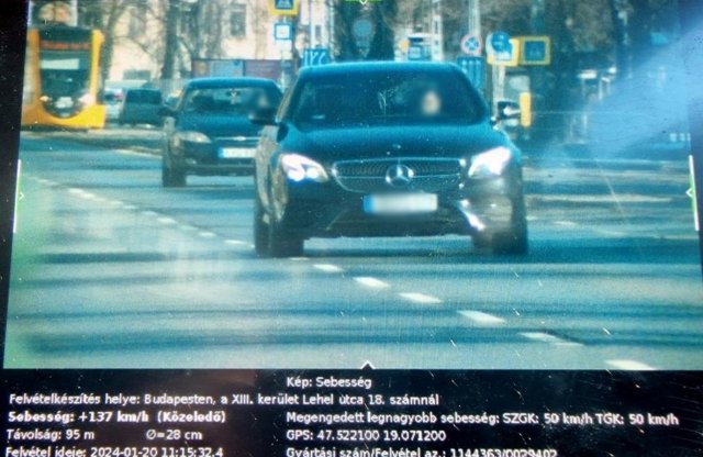 137 km/órával fotóztak le egy Mercedest a XIII. kerületben
