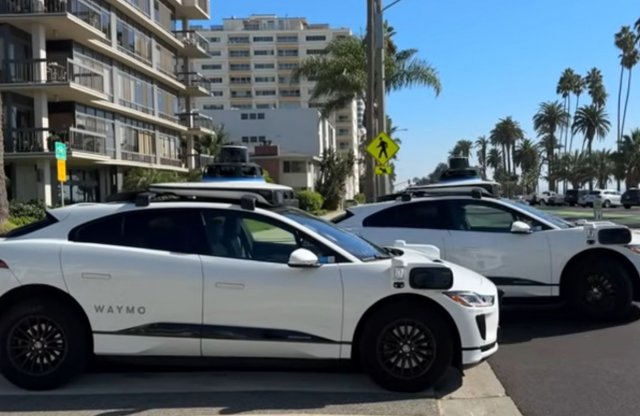 Sofőr hiányában is pofátlankodott egy önvezető autó