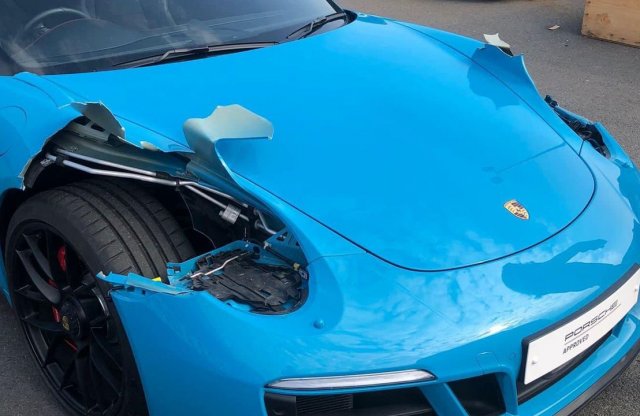 Több tízmilliós autókból lopnak fényszórót, de csak a pénz miatt?