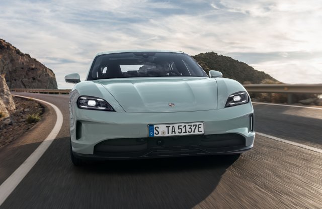 Frissült a Porsche Taycan: a 918 Spydernél is erősebb lett