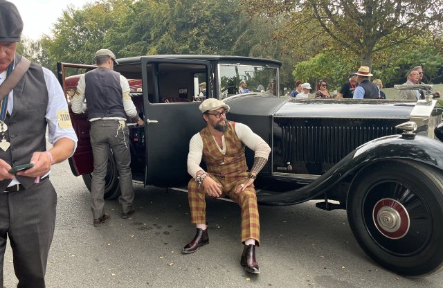 Jason Momoa egy majdnem százéves luxusautót villanyosíttatott