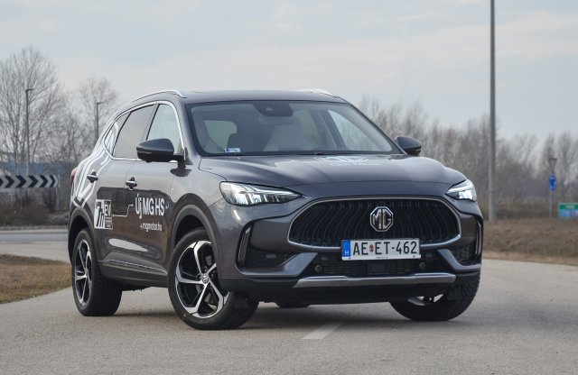 Alsópolcos prémiumautó? Teszten a frissített MG HS!