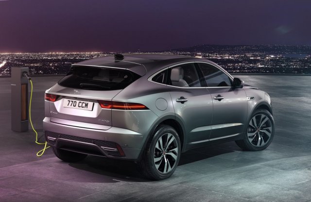 Lassít a villanyosítási stratégiájával a Jaguar Land Rover is