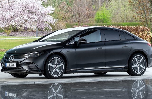 Kizárták a gazdagokat az olcsó villanyautó lízingből a franciák