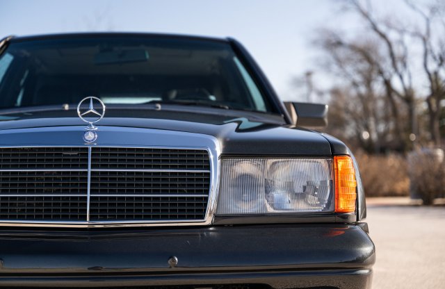 118 millió forintot kérnek ezért a 34 éves Mercedesért!