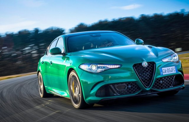 Elbúcsúznak a V6-os motortól a sportos Alfa Romeók