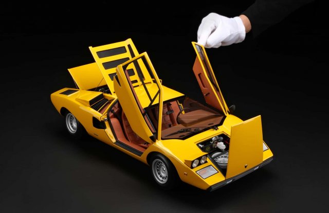 Egy új autó árát kérik ezért a Lamborghini makettért