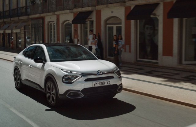Hibrid hajtáslánccal is elérhető mostantól a Citroën C4 és C4 X