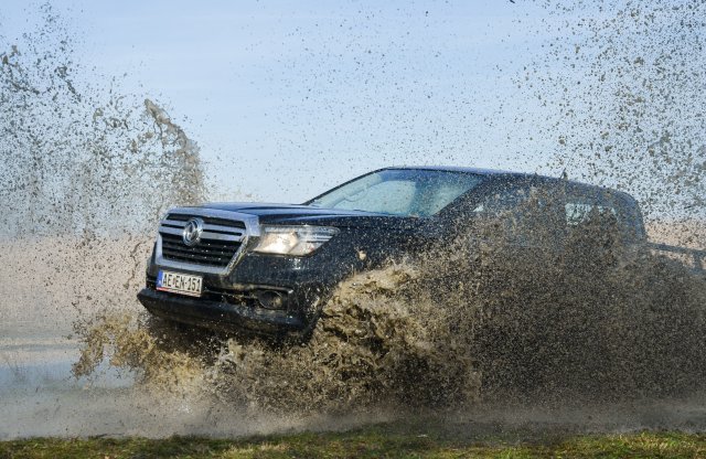 Kínai álcában tér vissza a Nissan Navara: teszten a Dongfeng DF6