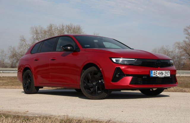 Végre itt van! Dízelként is! Opel Astra kombi teszt