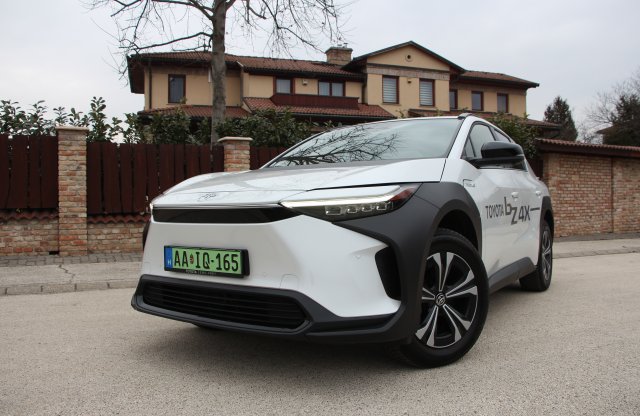 Erre is kapsz állami támogatást! Ilyen a Toyota bZ4X!