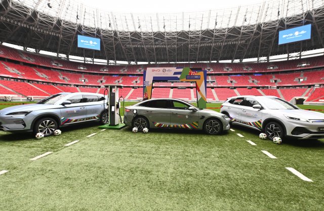 Egyenesen a márka alapítója köszöntötte az első hazai BYD tulajokat