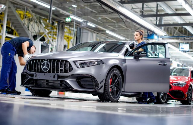 Ekkora bónuszt kapnak a kecskeméti Mercedes-Benz gyár dolgozói!