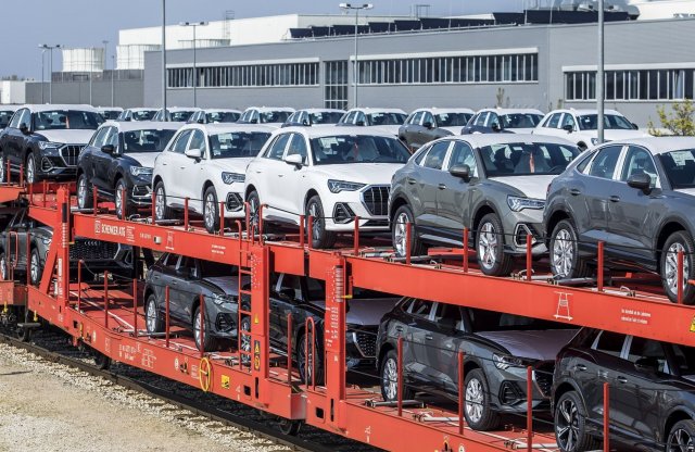 Túlvállalta magát Magyarország a sok autógyárral?