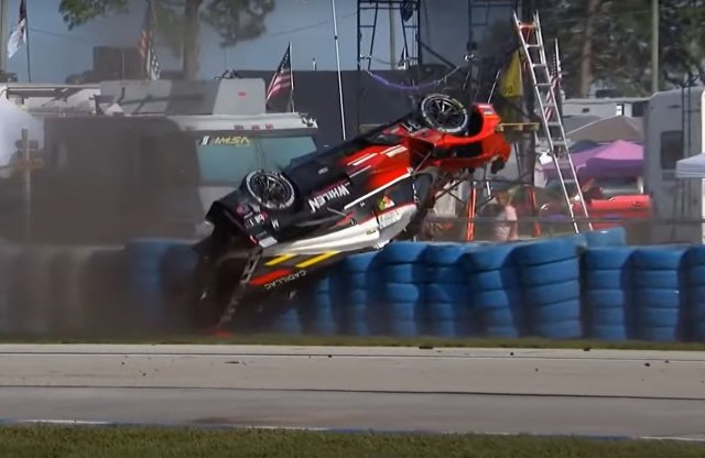 Óriási baleset a sebringi 12 óráson!