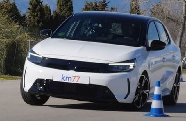 Példásan oldotta meg a jávorszarvastesztet az Opel Corsa
