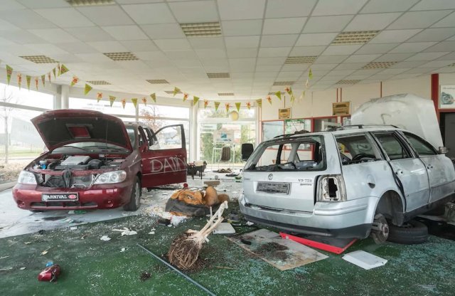 Sorsukra hagyták a Kiákat ebben az elfeledett márkakereskedésben