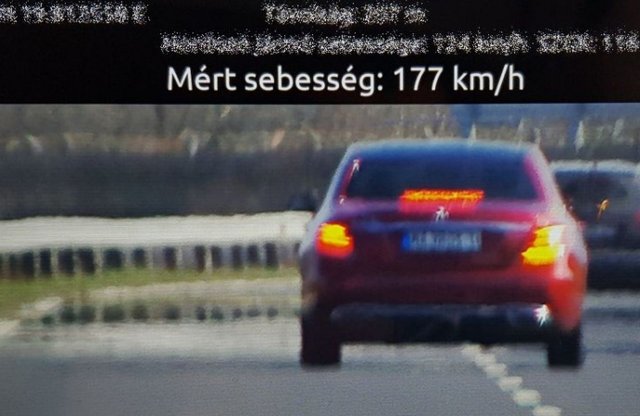177 km/órával mértek be egy Mercedest Nógrád vármegyében