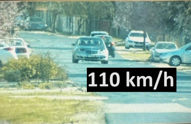 50 helyett 110 km/h egy 20 éves Mercedesben? Íme a büntetése!