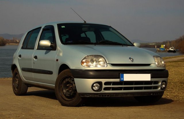 Bírja-e még az öreg Renault? Végsebesség-teszten a 25 éves Clio!