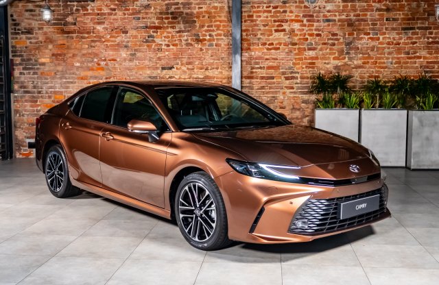 Videó: első kézből a Toyota Camry