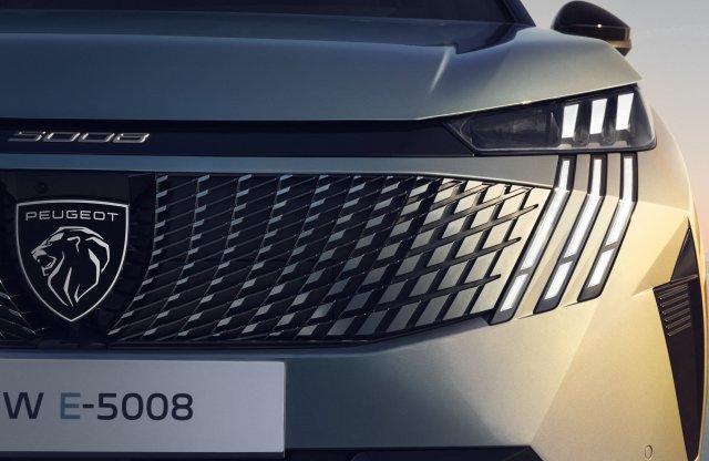 Videón az új, hétüléses Peugeot 5008!