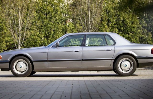 Másodjára is próbálkozott a BMW egy V16-ossal, ez lett belőle