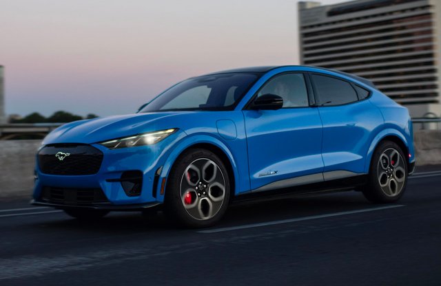 Tesla-verő villany-Mustang?