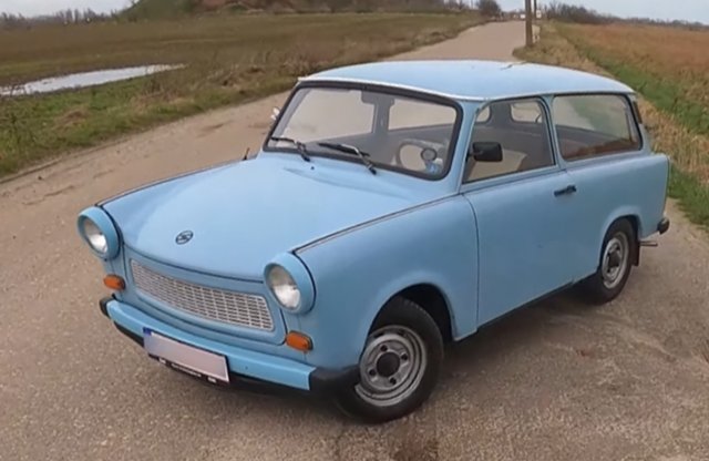 Túlélni a német autópályán egy Trabanttal? Íme a videó!