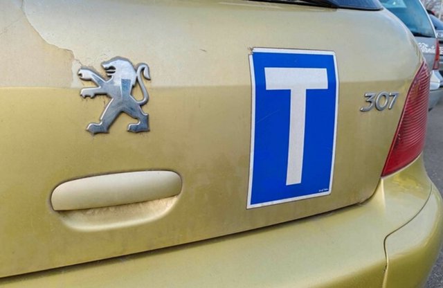 Megéri kezdő sofőrként a „T” matrica? Íme a tapasztalatok!