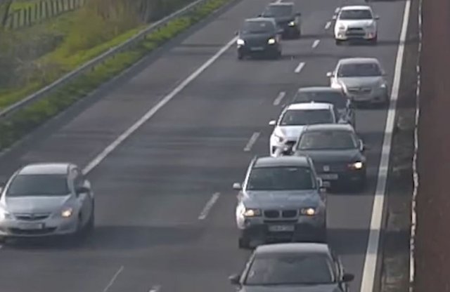 Videó: 6 autó törte össze egymást az M1-esen!